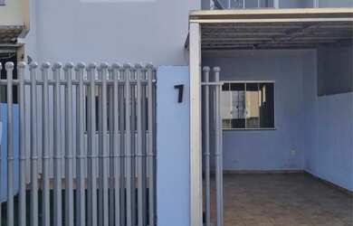 Imagem: A casa possui 2 Dormitórios, 1 Banheiro, 1 Vaga na garagem