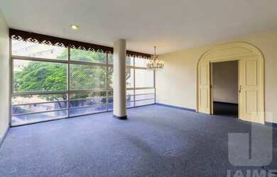 Imagem: O apartamento possui 3 Dormitórios, 1 Banheiro, 1 Vaga na garagem