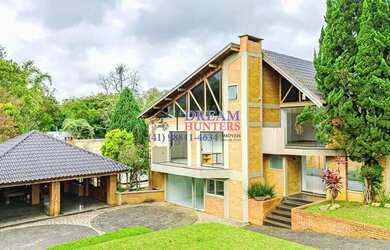 Imagem: A casa possui 2 Dormitórios, 4 Banheiros, 5 Vagas na garagem