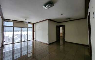 Imagem: O apartamento possui 3 Dormitórios, 1 Banheiro, 1 Vaga na garagem