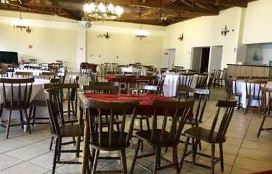 Imagem: O depósito possui 4 Vagas na garagem, 887m² de Área e está