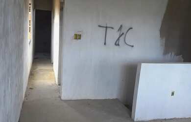 Imagem: A casa possui 2 Dormitórios, 2 Banheiros, 1 Vaga na garagem