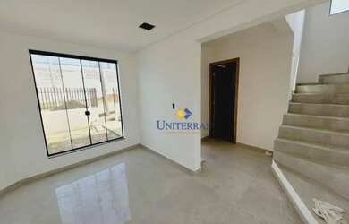 Imagem: A casa possui 3 Dormitórios, 2 Banheiros, 2 Vagas na garagem