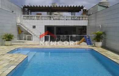 Imagem: A casa possui 5 Dormitórios, 4 Banheiros, 5 Vagas na garagem