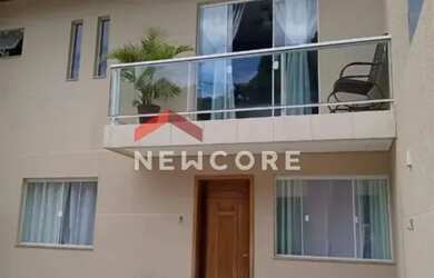 Imagem: A casa possui 3 Dormitórios, 3 Banheiros, 2 Vagas na garagem