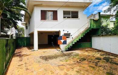 Imagem: A casa possui 3 Dormitórios, 4 Banheiros, 2 Vagas na garagem