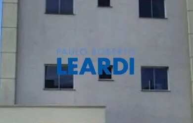 Imagem: O apartamento possui 3 Dormitórios, 1 Banheiro, 1 Vaga na garagem