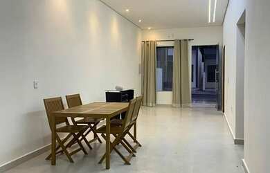 Imagem: A casa em condomínio possui 3 Dormitórios, 2 Banheiros, 3