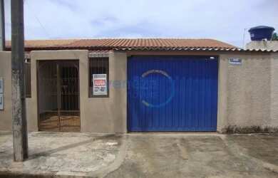 Imagem: A casa possui 2 Dormitórios, 1 Banheiro, 1 Vaga na garagem