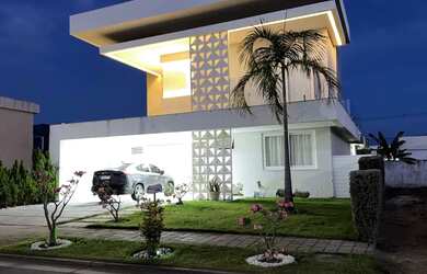 Imagem: A casa em condomínio possui 4 Dormitórios, 4 Banheiros, 4