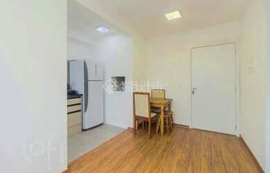 Imagem: O apartamento possui 2 Dormitórios, 1 Banheiro, 1 Vaga na garagem