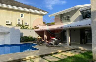 Imagem: A casa em condomínio possui 5 Dormitórios, 5 Banheiros, 5