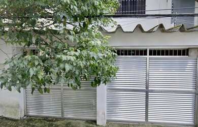 Imagem: A casa à venda possui 3 Dormitórios, 4 Banheiros, 2 Vagas