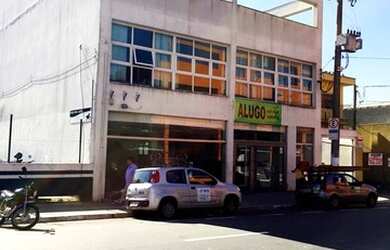 Imagem: O depósito possui 5 Vagas na garagem e 810m² de Área e está