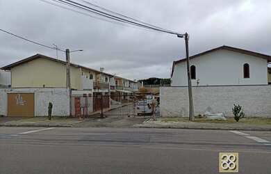 Imagem: A casa possui 3 Dormitórios, 1 Banheiro, 1 Vaga na garagem