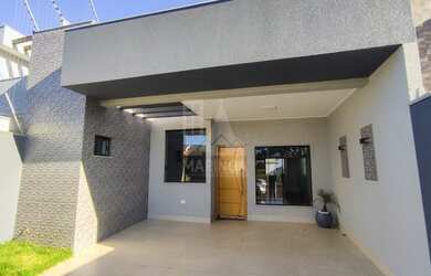 Imagem: A casa possui 3 Dormitórios, 3 Banheiros, 2 Vagas na garagem