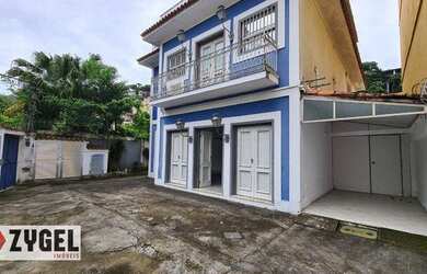 Imagem: A casa em condomínio possui 4 Dormitórios, 5 Banheiros, 4