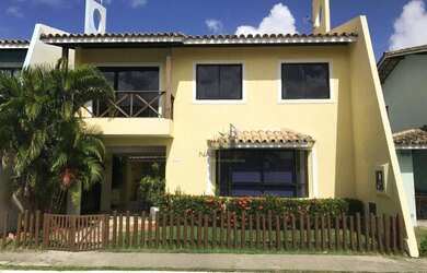 Imagem: A casa possui 3 Dormitórios, 2 Banheiros, 2 Vagas na garagem