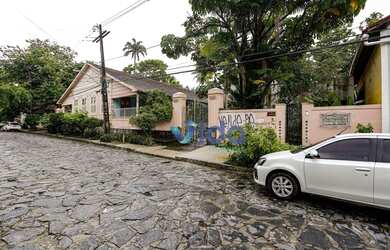 Imagem 4: Três casas, 6 quartos, inseridas em uma área verde de 3.500 metros,...