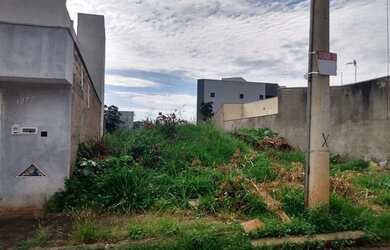 Imagem: O terreno possui 300m² de Área e está localizado em Tubalina