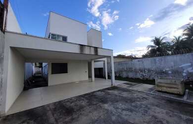 Imagem: A casa possui 4 Dormitórios, 4 Banheiros, 2 Vagas na garagem