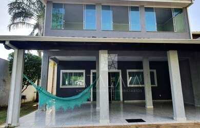 Imagem: A casa em condomínio possui 4 Dormitórios, 3 Banheiros, 5