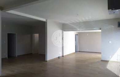 Imagem: A casa possui 2 Dormitórios, 3 Banheiros, 4 Vagas na garagem