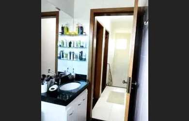 Imagem: A casa possui 2 Dormitórios, 2 Banheiros, 1 Vaga na garagem