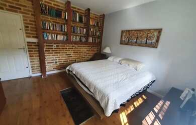 Imagem: A casa possui 3 Dormitórios, 3 Banheiros, 4 Vagas na garagem