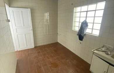 Imagem: A casa possui 1 Dormitório, 1 Banheiro, 1 Vaga na garagem