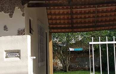 Imagem: A casa possui 2 Dormitórios, 1 Banheiro, 2 Vagas na garagem