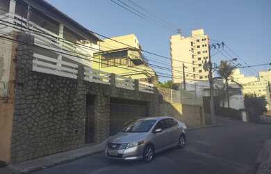 Imagem: A casa possui 3 Dormitórios, 1 Banheiro, 4 Vagas na garagem