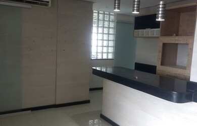 Imagem: O apartamento possui 3 Dormitórios, 1 Banheiro, 1 Vaga na garagem