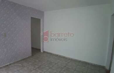 Imagem: A casa possui 1 Dormitório, 2 Banheiros, 2 Vagas na garagem