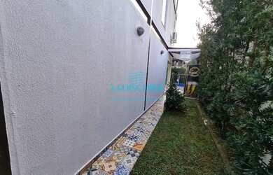 Imagem: A casa possui 4 Dormitórios, 5 Banheiros, 3 Vagas na garagem