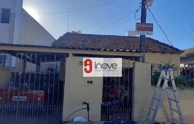 Imagem: A casa possui 3 Dormitórios, 2 Banheiros, 1 Vaga na garagem