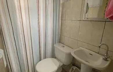 Imagem: A casa possui 2 Dormitórios, 1 Banheiro, 1 Vaga na garagem