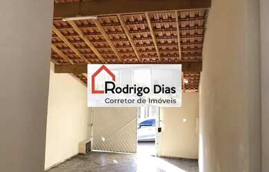 Imagem: A casa possui 2 Dormitórios, 1 Banheiro, 2 Vagas na garagem