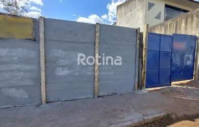 Imagem: O terreno possui 300m² de Área e está localizado em Vigilato