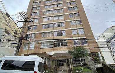 Imagem: O apartamento possui 3 Dormitórios, 1 Banheiro, 1 Vaga na garagem