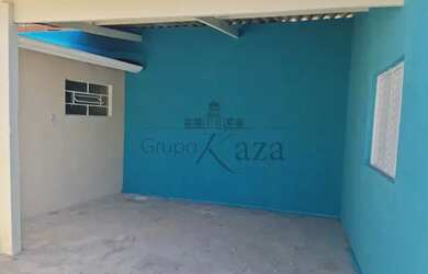 Imagem: A casa possui 2 Dormitórios, 1 Banheiro, 2 Vagas na garagem