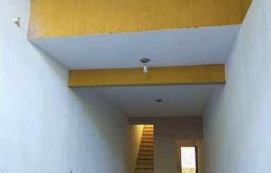 Imagem: A casa possui 2 Dormitórios, 2 Banheiros e 2 Vagas na garagem