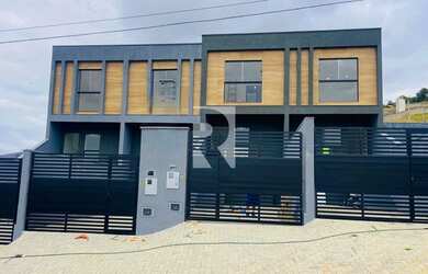 Imagem: A casa possui 2 Dormitórios, 2 Banheiros, 2 Vagas na garagem