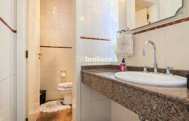 Imagem 13: Casa Sobrado, 4 Quartos, 5 Vagas, à Venda, no Água Verde, em Curitiba....