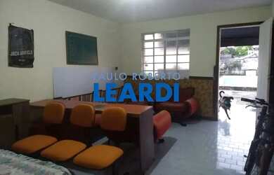 Imagem: A casa possui 3 Dormitórios, 3 Banheiros, 5 Vagas na garagem