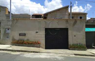 Imagem: A casa possui 1 Dormitório, 1 Banheiro, 2 Vagas na garagem