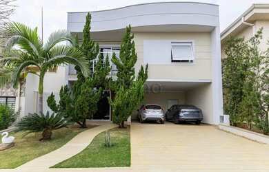 Imagem: A casa em condomínio possui 3 Dormitórios, 2 Banheiros, 4