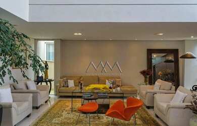 Imagem: A casa em condomínio possui 4 Dormitórios, 3 Banheiros, 428m²