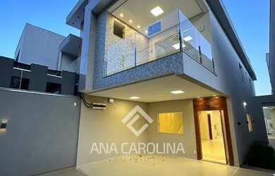 Imagem: A casa possui 3 Dormitórios, 3 Banheiros, 2 Vagas na garagem