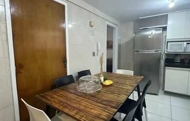 Imagem: O apartamento possui 3 Dormitórios, 1 Banheiro, 1 Vaga na garagem